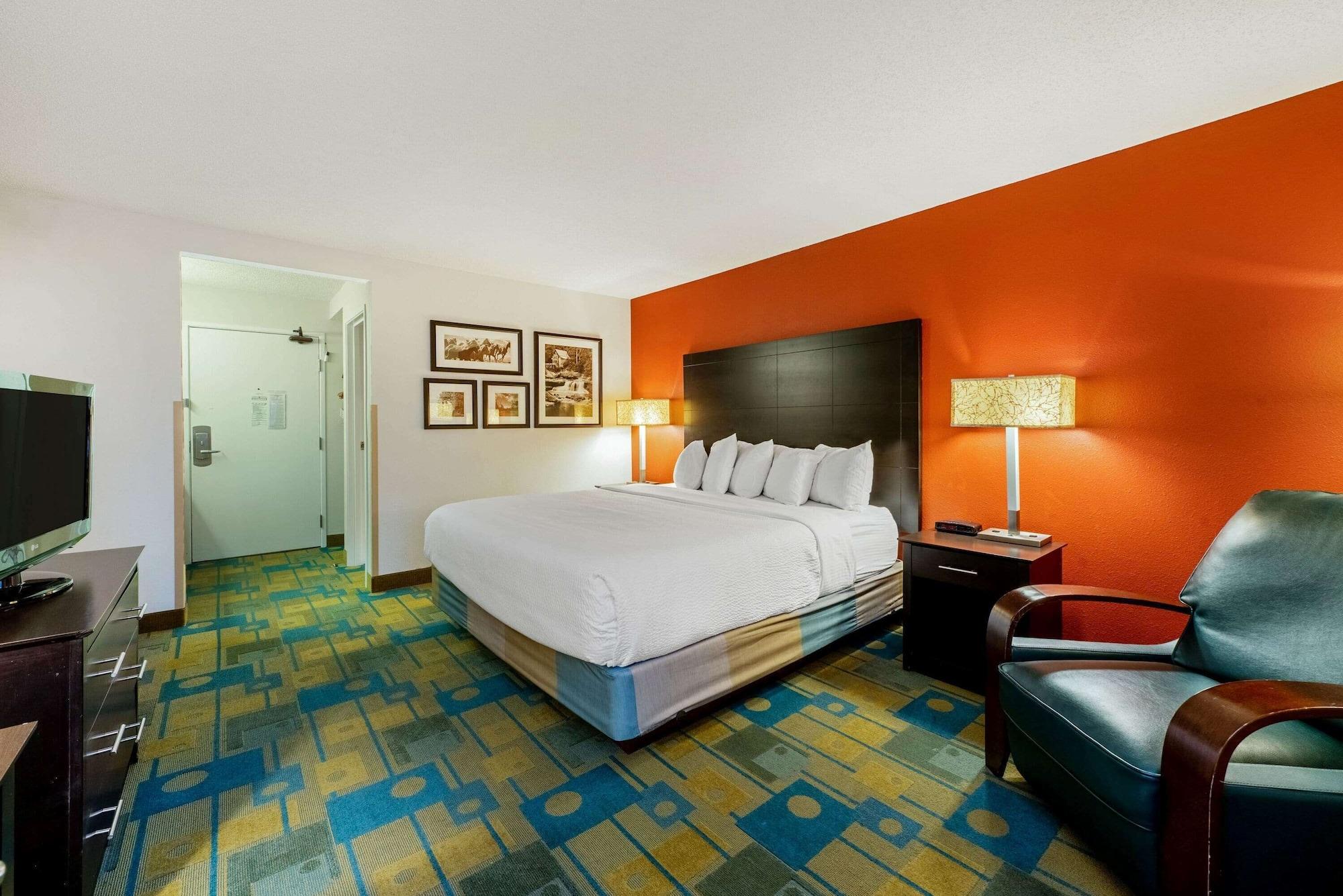 La Quinta By Wyndham Mansfield Oh Hotel Exterior photo